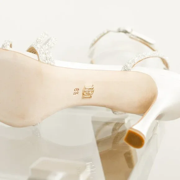 Badgley Mischka Effie White Satin Heels 8.5 Bow Women's Ankle Strap Sandal - Picture 7 of 16
